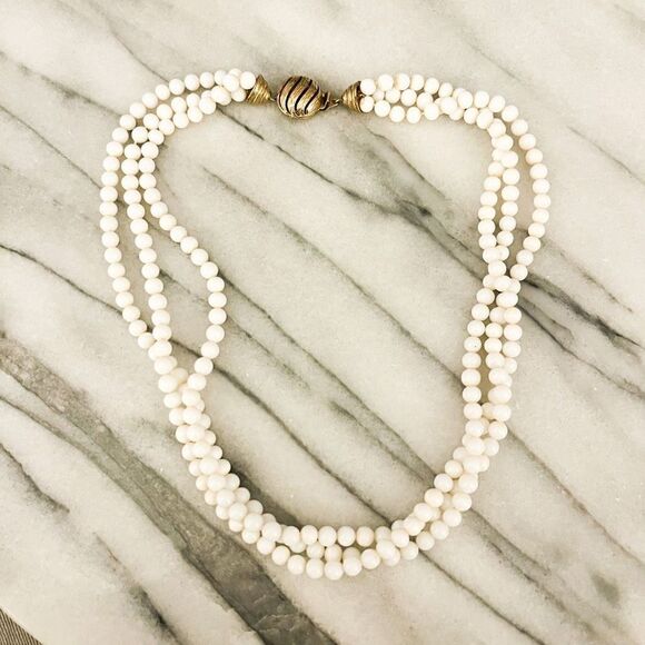 Vintage Ciner Necklace Milk Glass Beaded Gold Toned Multilayer Signed Designer R - Picture 1 of 4